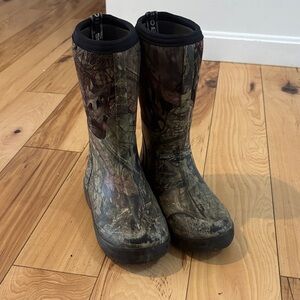 Bogs Kids Camo Boots - Green and Black